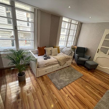 Vintage Home In The Heart Of The City Будапеща Екстериор снимка