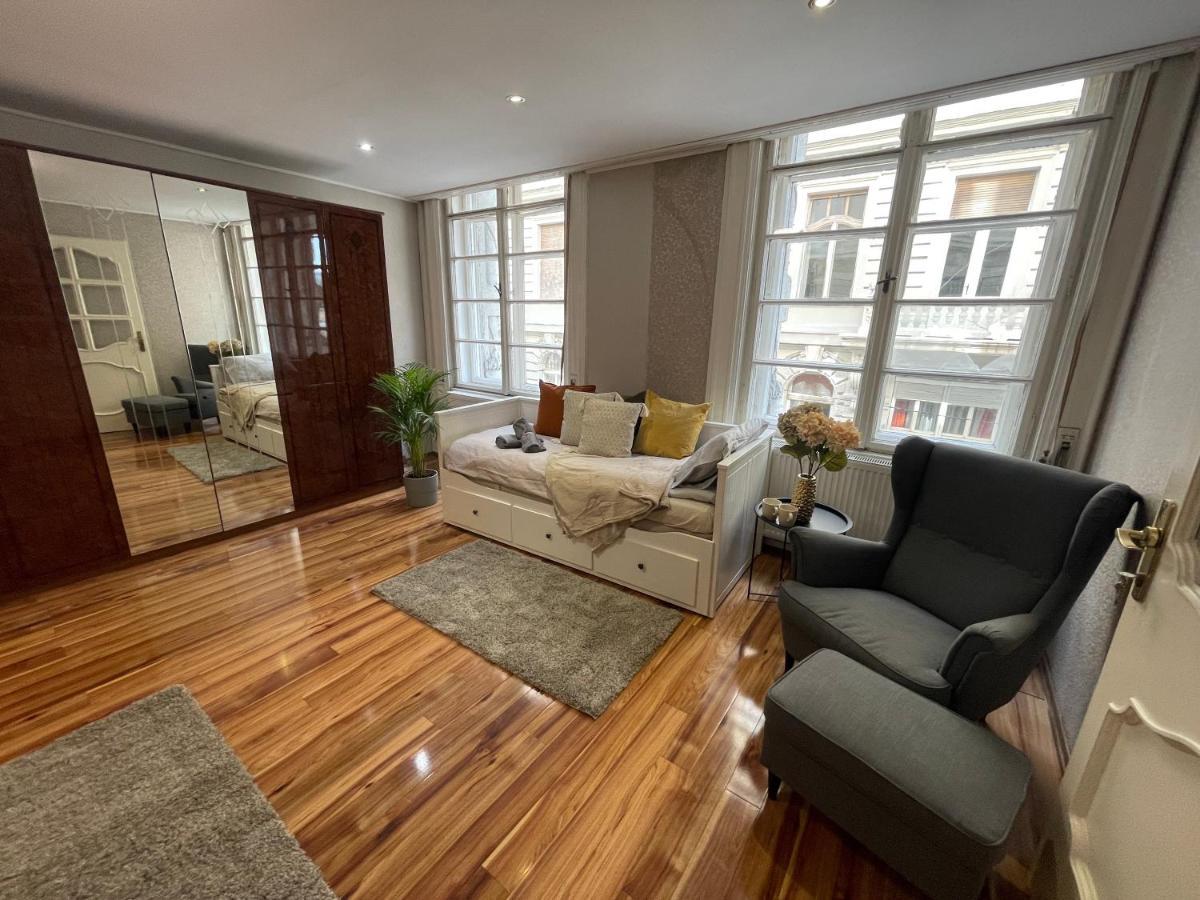 Vintage Home In The Heart Of The City Будапеща Екстериор снимка