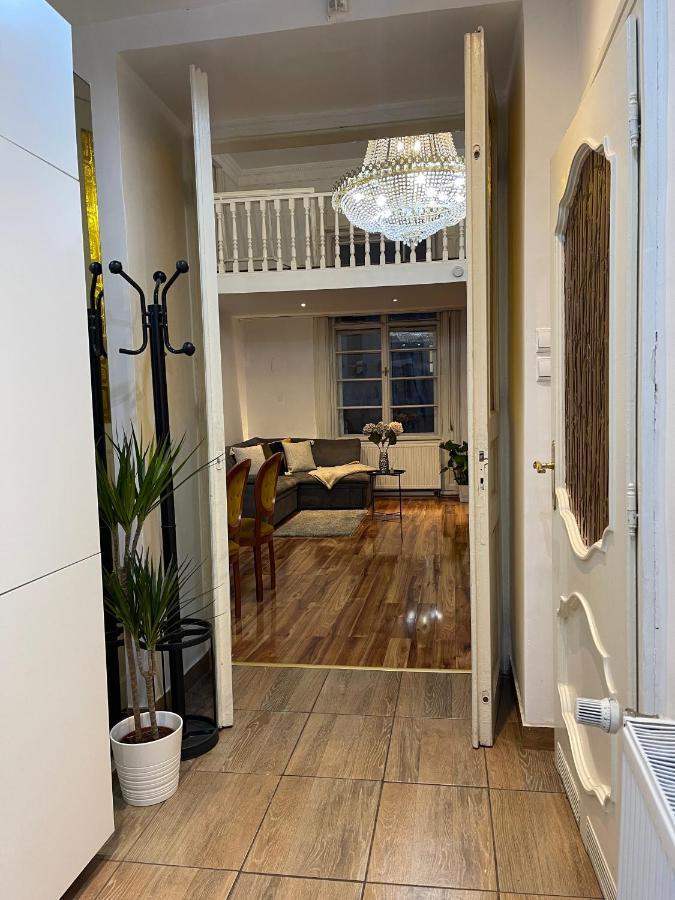 Vintage Home In The Heart Of The City Будапеща Екстериор снимка